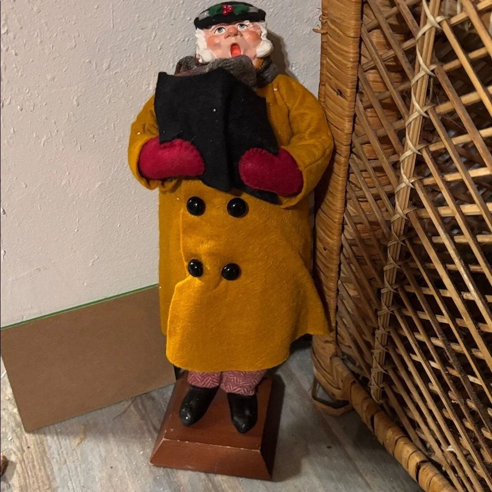 Simpich Character Dolls Handmade English Street Scene Fat Man Caroler 1983 - Picture 2 of 5